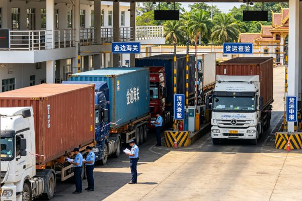 运费便宜一半你真敢发？撕开柬埔寨物流报价单里的“隐形收费”底裤